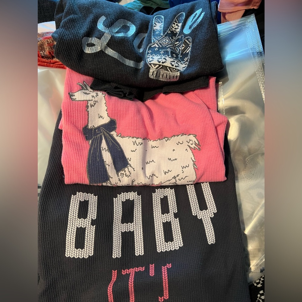 OLD NAVY WMNS‎ THERMAL JAMMIE TOPS XXL AND XL price is for all 3